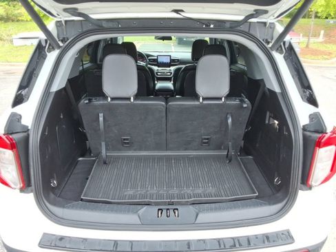 Used 2020 Ford Explorer XLT w/ Equipment Group 202A RWD image 16