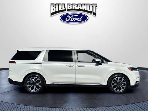 Used 2024 Kia Carnival EX FWD image 2