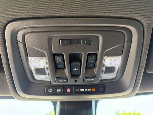 Used 2019 GMC Sierra 1500 SLT w/ SLT Premium Plus Package AWD/4WD image 18