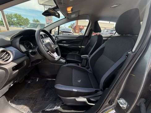 Used 2025 Nissan Versa SV FWD image 27