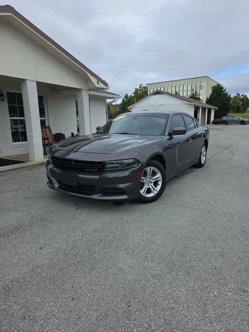 Used 2020 Dodge Charger SXT RWD image 4