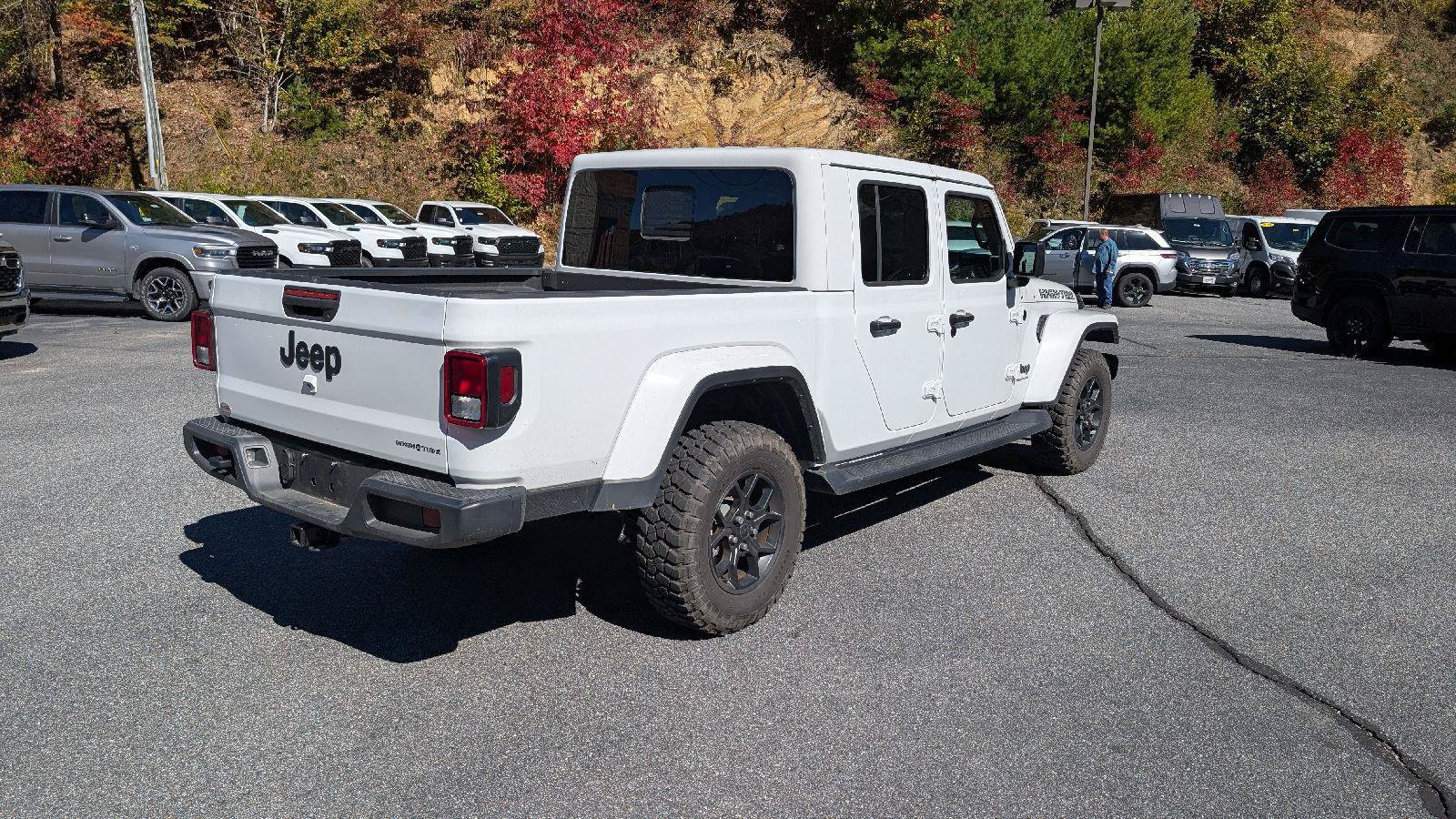 Used 2025 Jeep Gladiator Sport AWD/4WD image 3