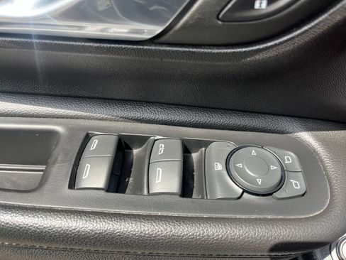 Used 2023 GMC Terrain SLT AWD/4WD image 11
