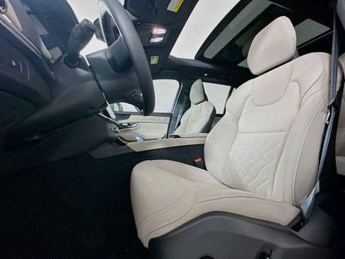 New 2026 Volvo XC90 T8 Plus w/ Protection Package Premier AWD/4WD image 18
