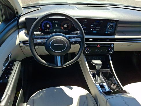 Used 2025 Hyundai Tucson SEL FWD image 11