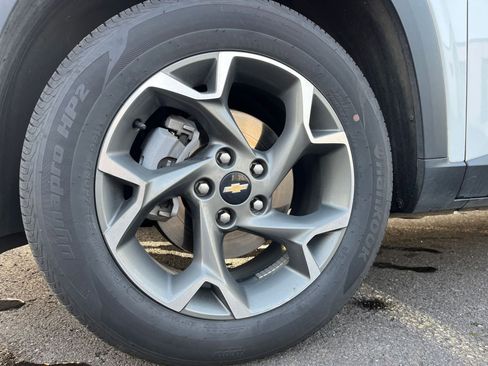 Used 2025 Chevrolet Trax LT image 28