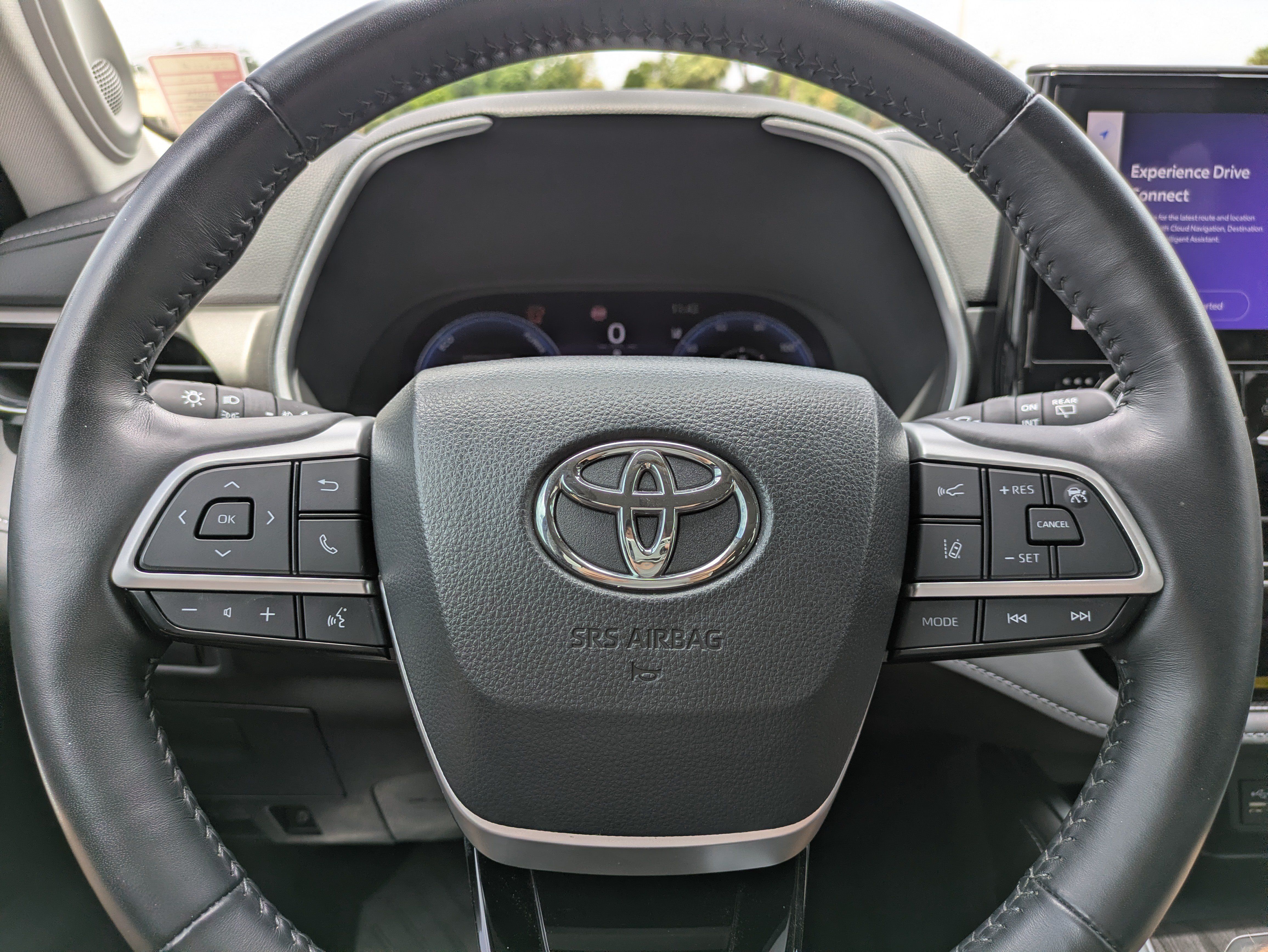 Used 2024 Toyota Highlander Limited AWD/4WD image 26