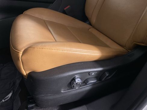 Used 2023 Cadillac XT4 Premium Luxury image 9