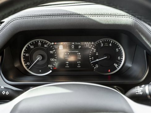 Used 2023 Land Rover Defender 110 S image 13