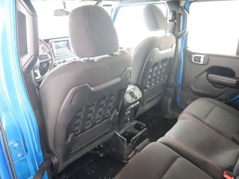 Used 2021 Jeep Wrangler Unlimited Rubicon w/ Cold Weather Group AWD/4WD image 41