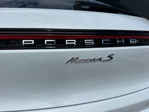 Certified 2023 Porsche Macan S AWD/4WD image 14