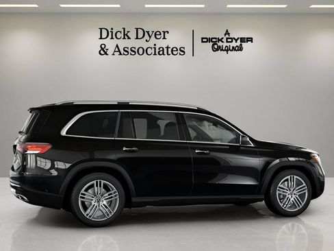 Used 2025 Mercedes-Benz GLS 450 4MATIC image 14