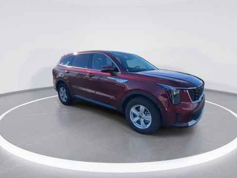Used 2025 Kia Sorento LX FWD image 2