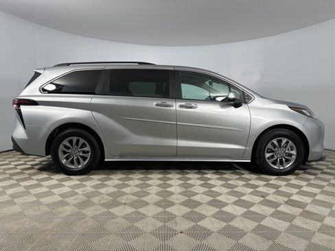 Used 2023 Toyota Sienna XLE image 8