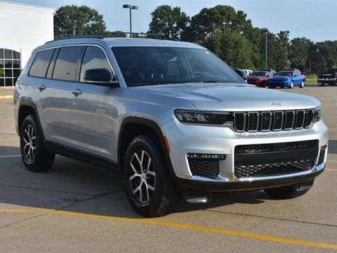 Used 2025 Jeep Grand Cherokee L Limited w/ Trailer Tow Package AWD/4WD image 3