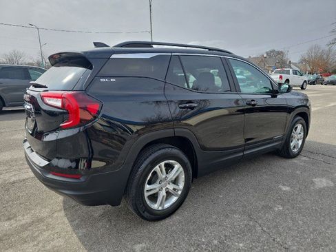Used 2023 GMC Terrain SLE w/ Driver Convenience Package image 4