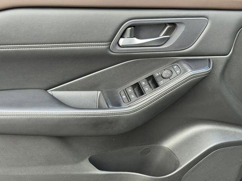 Used 2023 Nissan Rogue SV w/ SV Premium B Package image 19