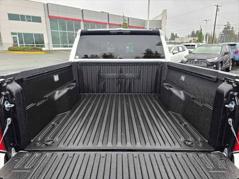 Certified 2025 Toyota Tacoma SR5 AWD/4WD image 18