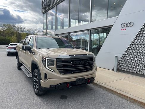 Used 2023 GMC Sierra 1500 AT4 w/ AT4 Premium Package AWD/4WD image 2
