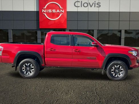 Used 2022 Toyota Tacoma TRD Off-Road w/ Technology Package AWD/4WD image 9