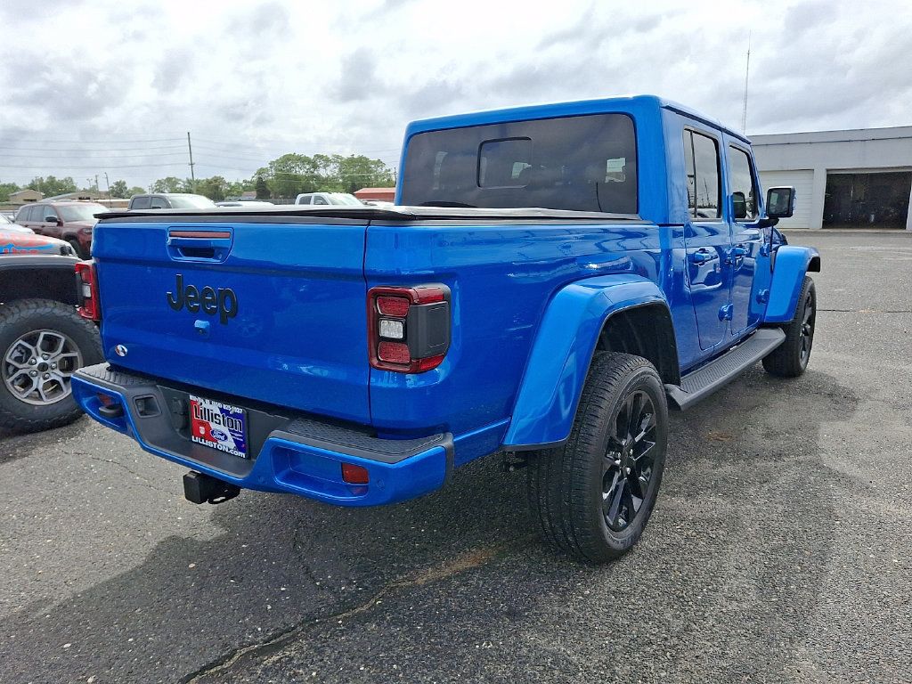 Used 2023 Jeep Gladiator Overland AWD/4WD image 4