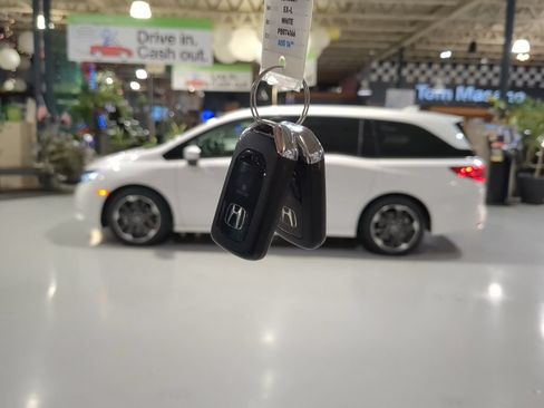 Used 2023 Honda Odyssey Elite image 4