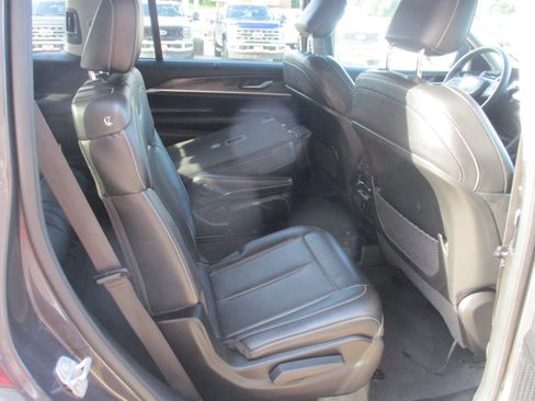 Used 2023 Jeep Grand Cherokee L Limited w/ Luxury Tech Group II AWD/4WD image 11