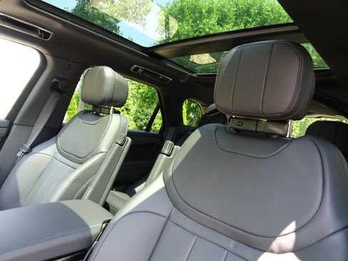 New 2025 Land Rover Range Rover Sport SE image 16