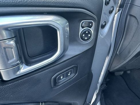 Used 2018 Jeep Wrangler Unlimited Sahara AWD/4WD image 20