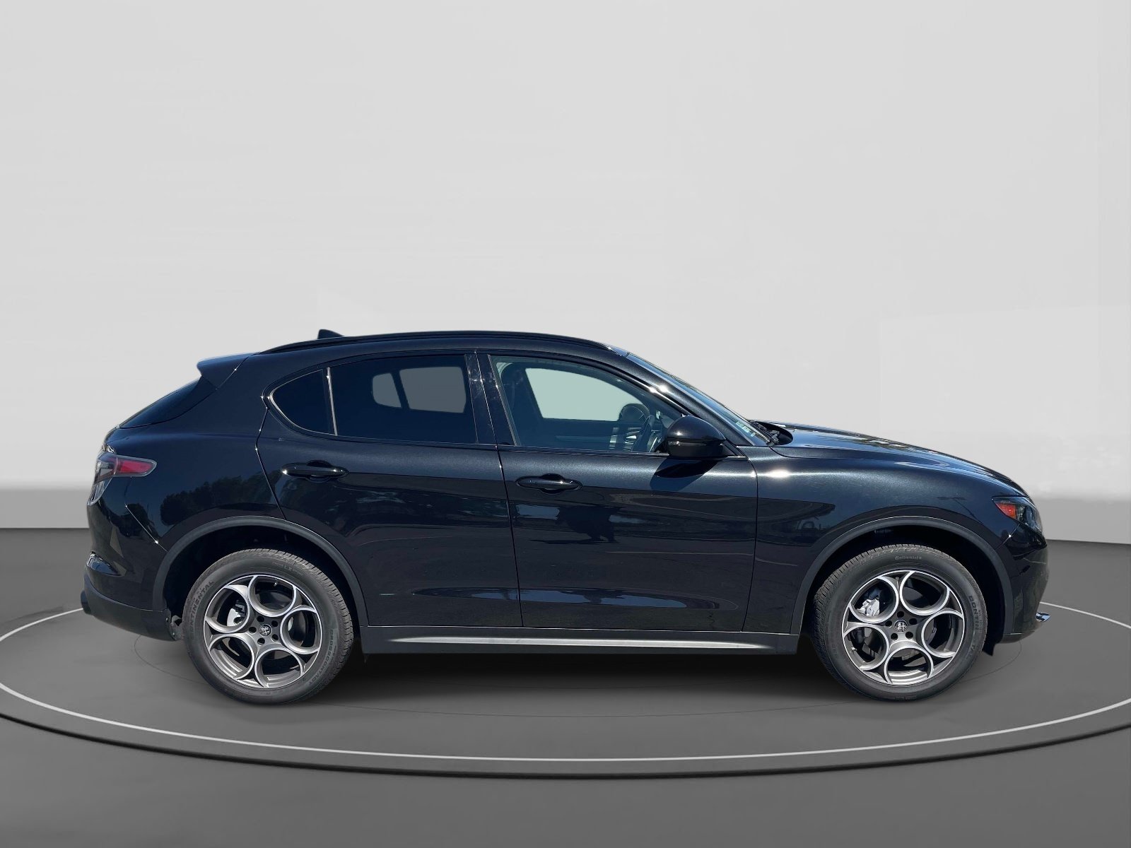 Used 2025 Alfa Romeo Stelvio Sprint AWD/4WD image 3