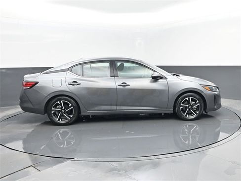 Used 2024 Nissan Sentra SV image 4