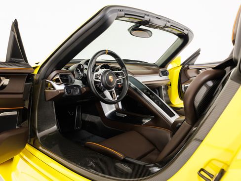 Used 2015 Porsche 918 Spyder AWD/4WD image 16