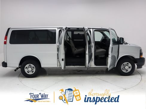 Used 2019 Chevrolet Express 3500 LS RWD image 3