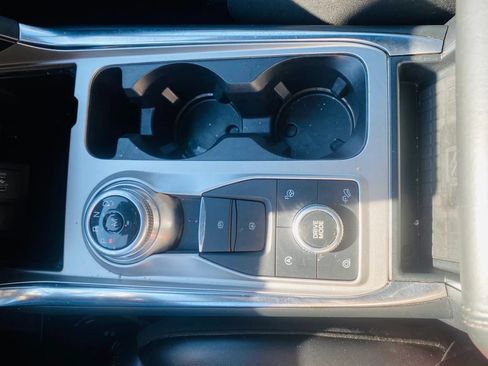 Used 2020 Ford Explorer Platinum w/ Premium Technology Package AWD/4WD image 17