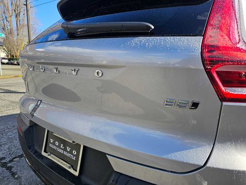 Certified 2025 Volvo XC40 B5 Plus w/ Climate Package AWD/4WD image 15