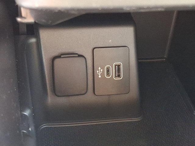 Used 2025 Ford Explorer Active w/ Active Comfort Package RWD image 24