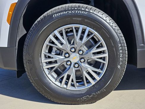 New 2026 Chevrolet Traverse LT image 12