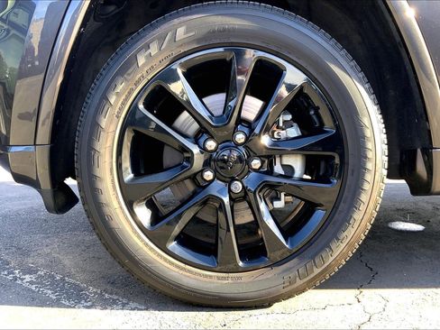 Used 2021 Jeep Grand Cherokee Laredo X image 10