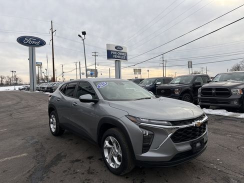 Certified 2024 Chevrolet Trax LS w/ LS Convenience Package image 3