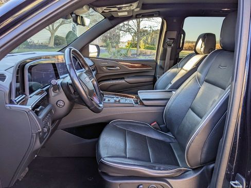 Used 2021 Cadillac Escalade Premium Luxury w/ Performance Package image 16