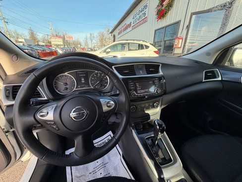 Used 2017 Nissan Sentra SR w/ SR Midnight Edition image 8