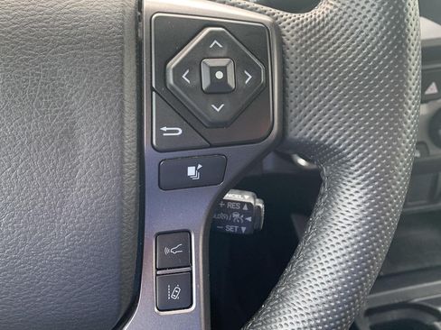 Used 2022 Toyota Tacoma TRD Sport AWD/4WD image 12