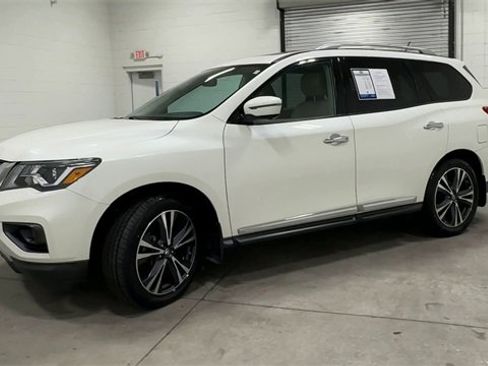 Used 2017 Nissan Pathfinder Platinum image 7
