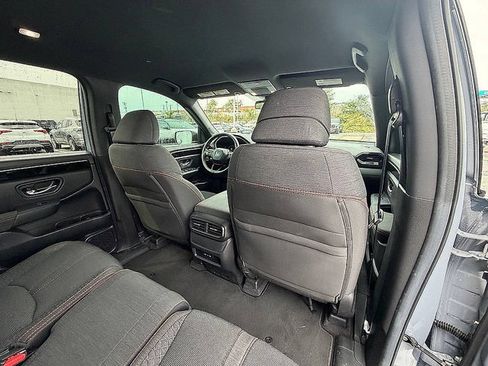 Used 2025 Honda Pilot Sport image 20