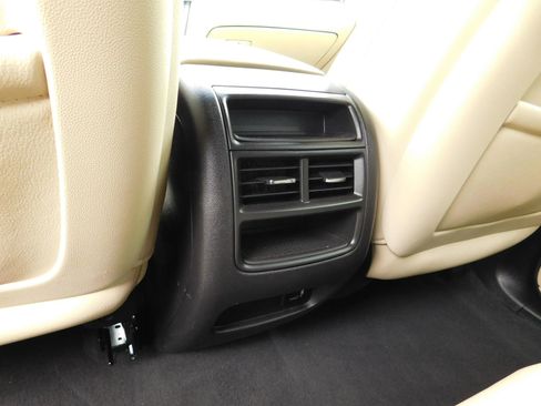 Used 2018 Cadillac XT5 FWD image 12
