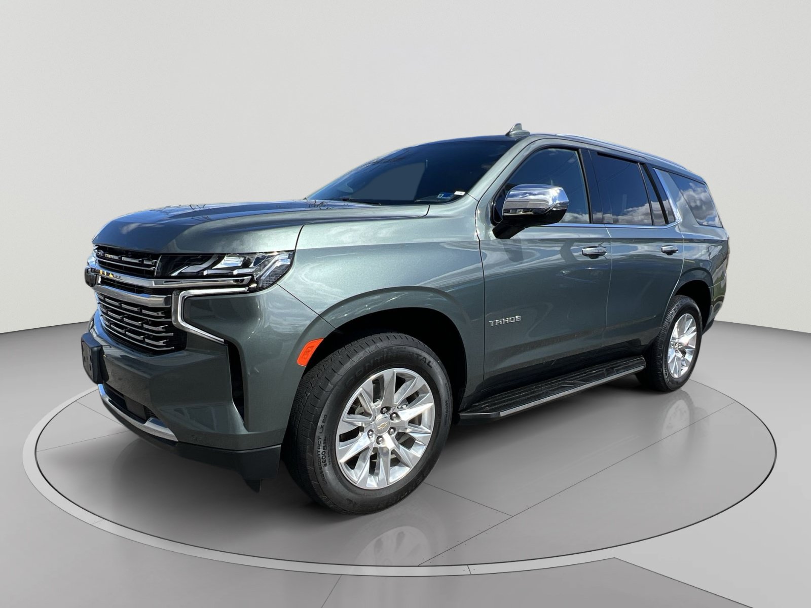 Used 2024 Chevrolet Tahoe Premier AWD/4WD image 1