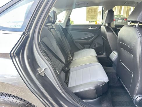 Used 2025 Volkswagen Jetta SE image 43