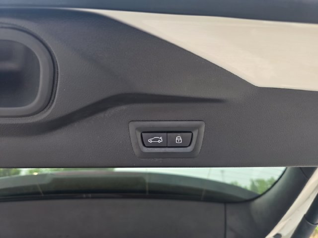 Used 2024 BMW X5 xDrive50e AWD/4WD image 16