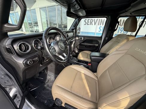 Used 2018 Jeep Wrangler Unlimited Sahara image 14