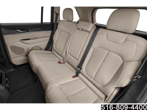 Used 2023 Jeep Grand Cherokee Overland AWD/4WD image 17
